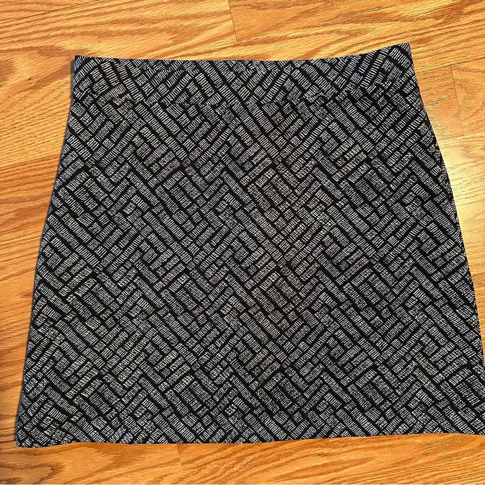 H&M Black and White Patterned Mini Skirt Size S